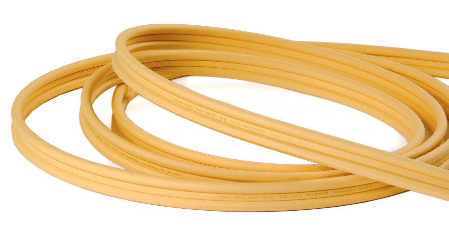 Van den Hul The CS-122 Hybrid speaker cable on reel