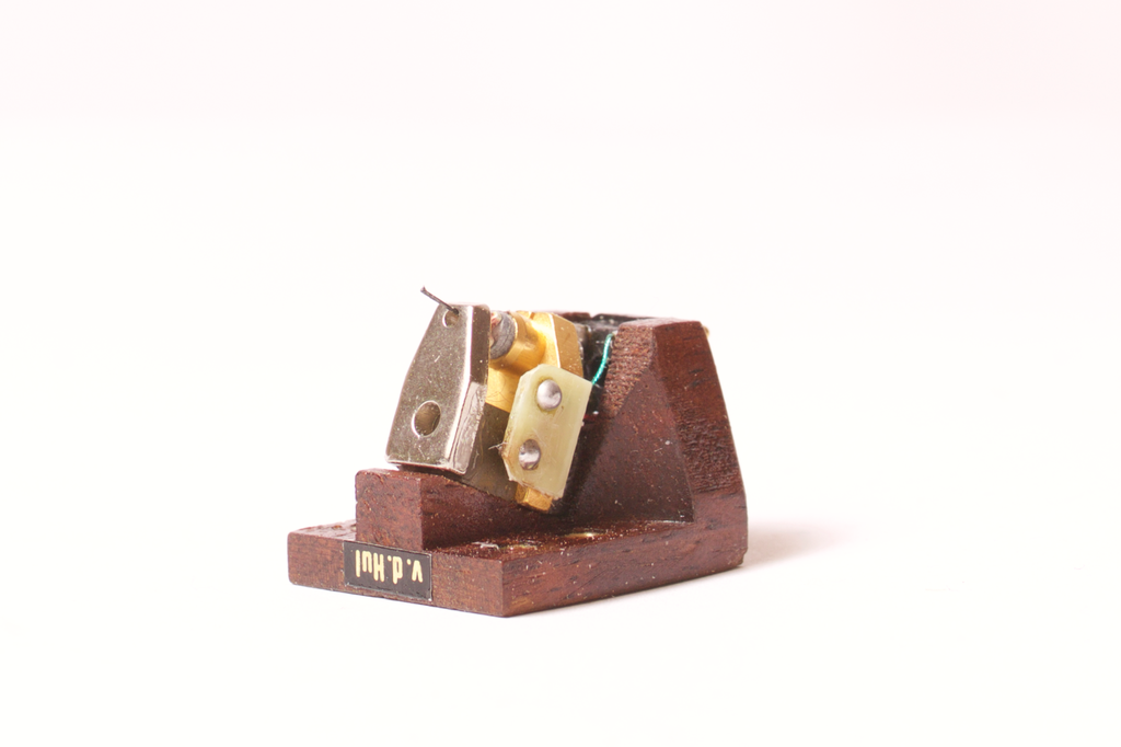 Van den Hul The Crimson XGW Stradivarius cartridge