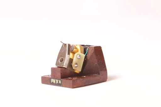 Van den Hul The Crimson XGW Stradivarius cartridge